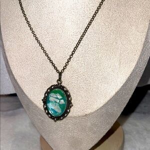 Elegant Green Pendant Necklace